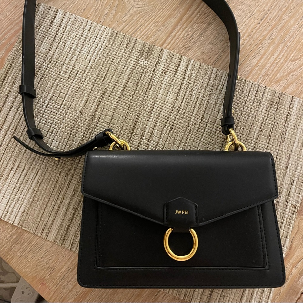 Lightly used JW PEI purse. Black with gold hardware